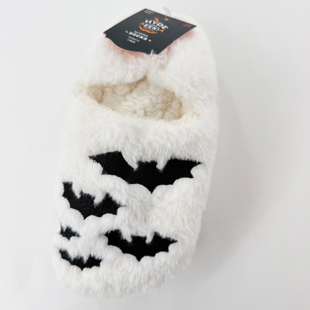 Hyde & Eek Women's Halloween Bat Slipper Socks S/M 5-7 White Fuzzy NWT